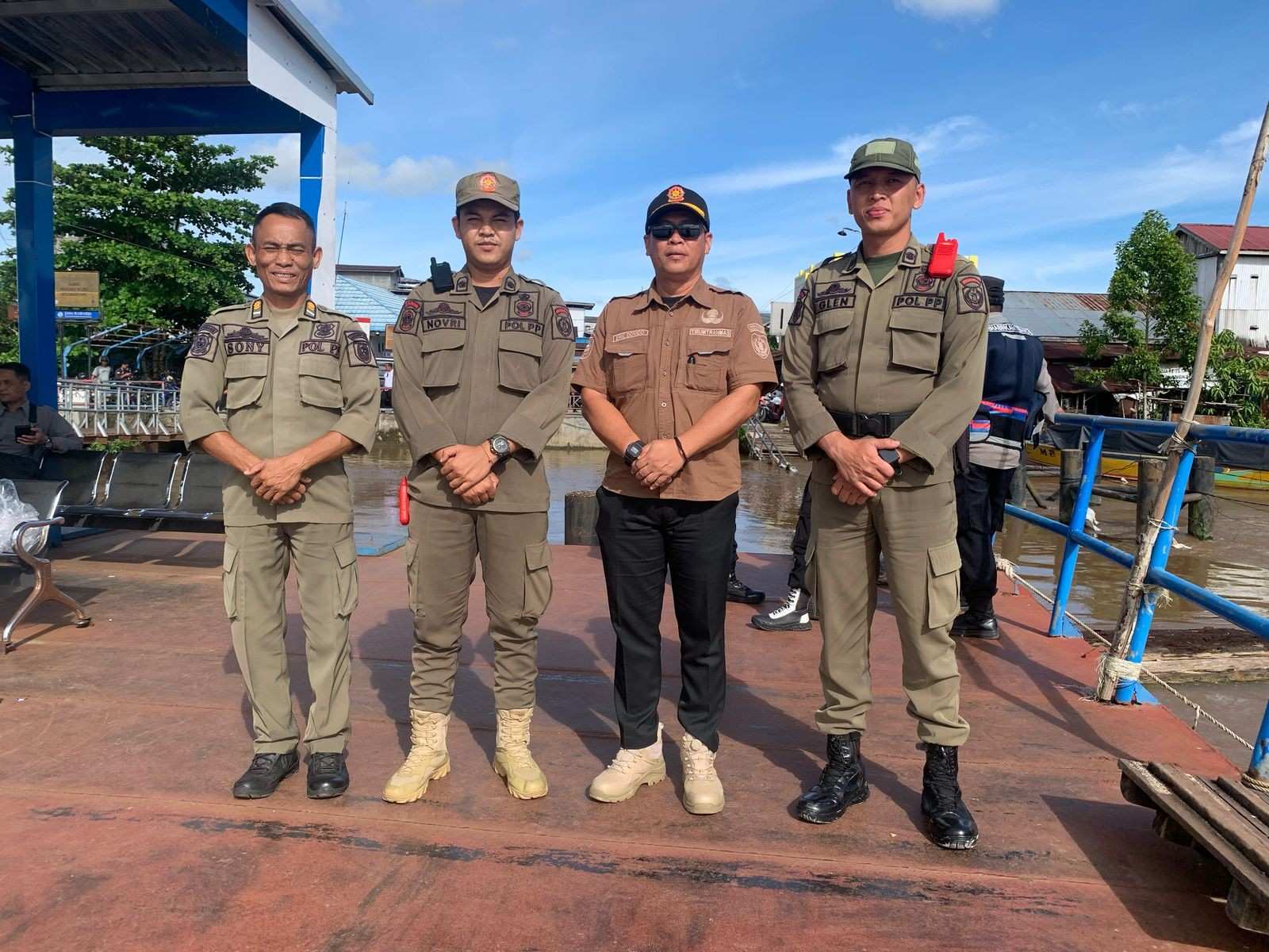 Satpol PP Prov. Kalteng Kawal Gubernur saat Tinjau Lokasi Banjir di Barito Selatan
