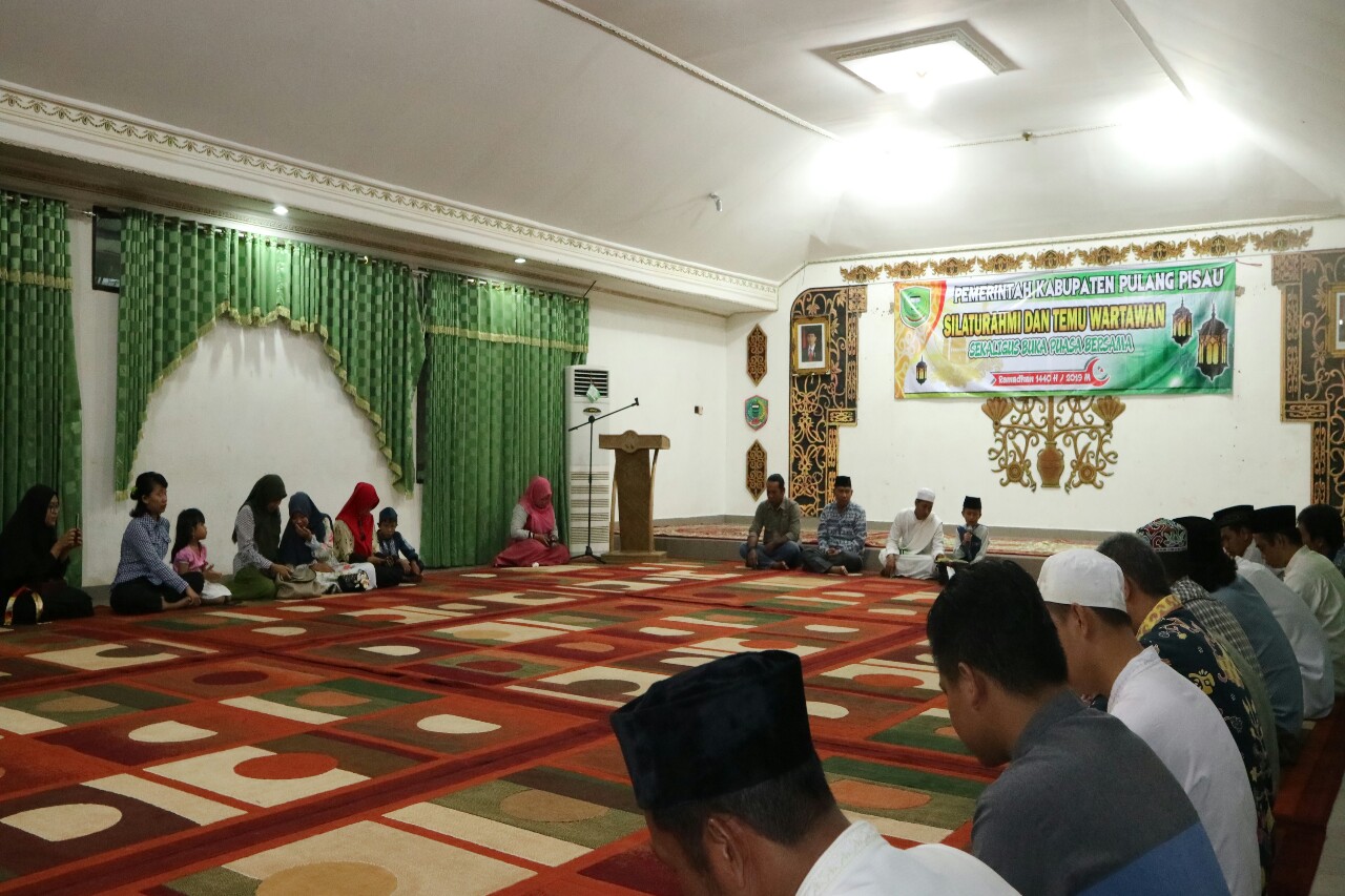 Diskominfostandi Pulang Pisau Gelar Silaturahmi Sekaligus Buka Puasa Bersama Wartawan