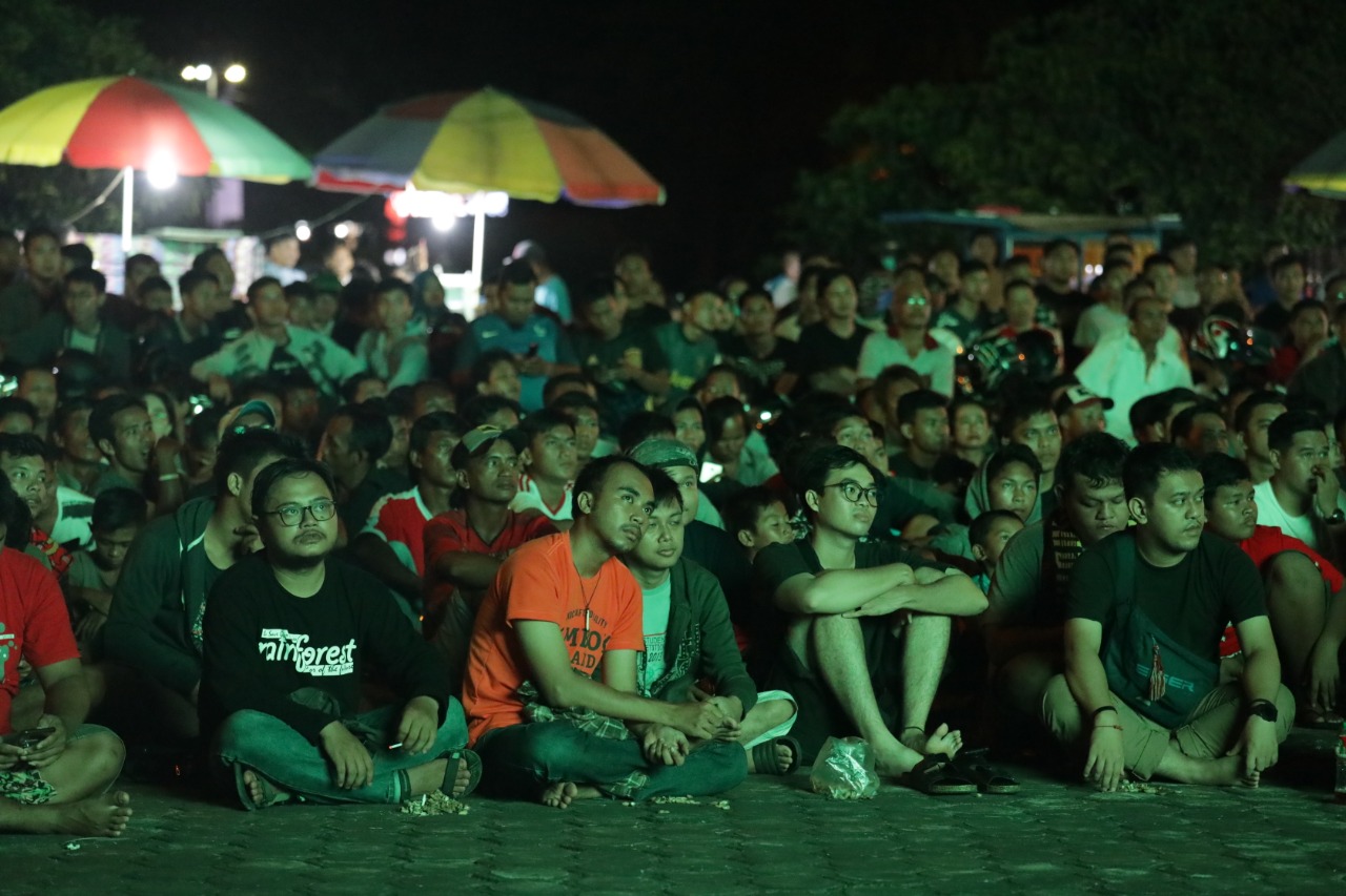 Gubernur Bersama Ratusan Masyarakat Kota Palangka Raya Nobar Kalteng Putra FC