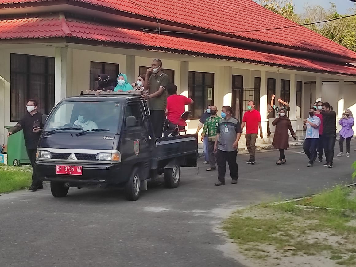 Tradisi Rutin Arak-Arak Purna Tugas Pegawai Memasuki Batas Usia Pensiun di Lingkungan Badan Kepegawaian Daerah Provinsi Kalimantan Tengah Tahun 2021