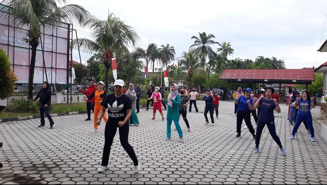 Disbun Prov. Kalteng Laksanakan Senam Pagi Bersama Perdana di Tahun 2022