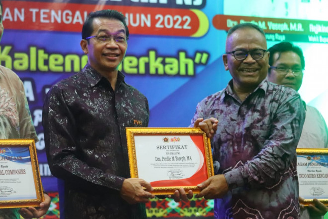 Kadis Kominfo Statistik dan Persandian Kobar Hadiri Malam Puncak HPN Tingkat Provinsi Kalteng di Murung Raya