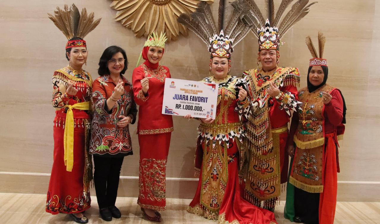 Rangkaian Harganas, Kalteng Raih Juara Favorit Fashion Show Peragaan Produk UPPKA