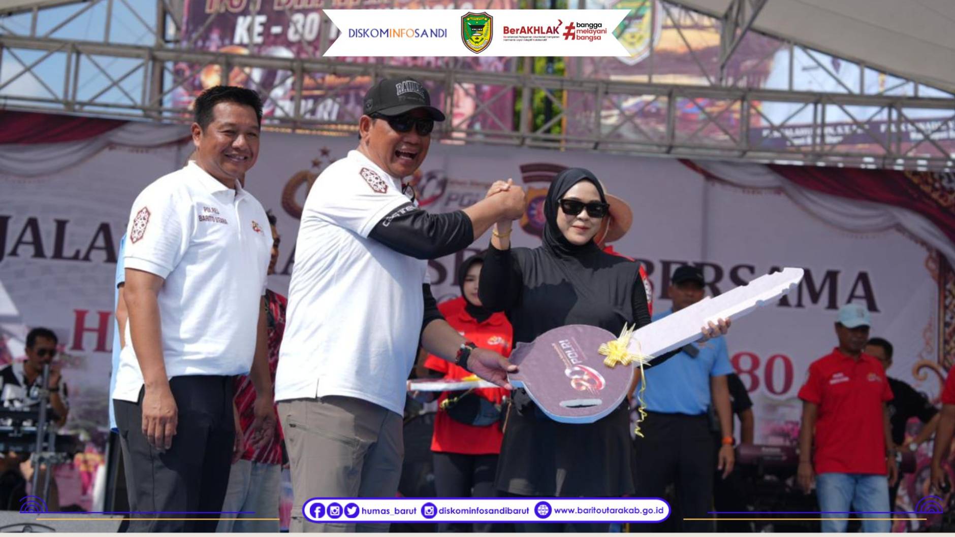 Hadiri HUT Ke-80 Bhayangkara, Bupati H. Shalahuddin Jalan Sehat Bersama di Bundaran Buah