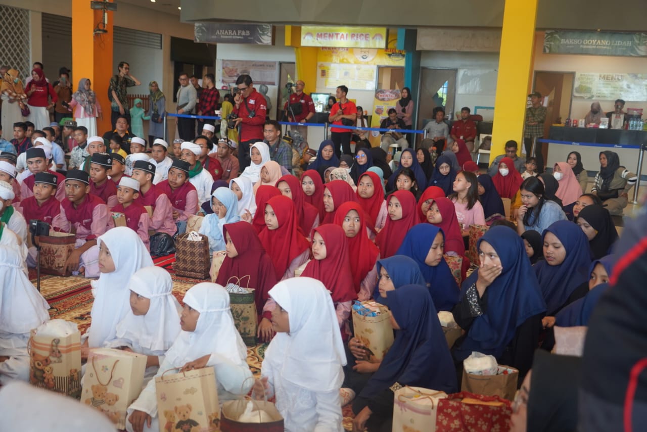 Silaturahmi dengan Anak Panti Asuhan dan Ponpes di Sampit, Gubernur Kalteng H. Sugianto Sabran Ajak Doakan Kalimantan Tengah