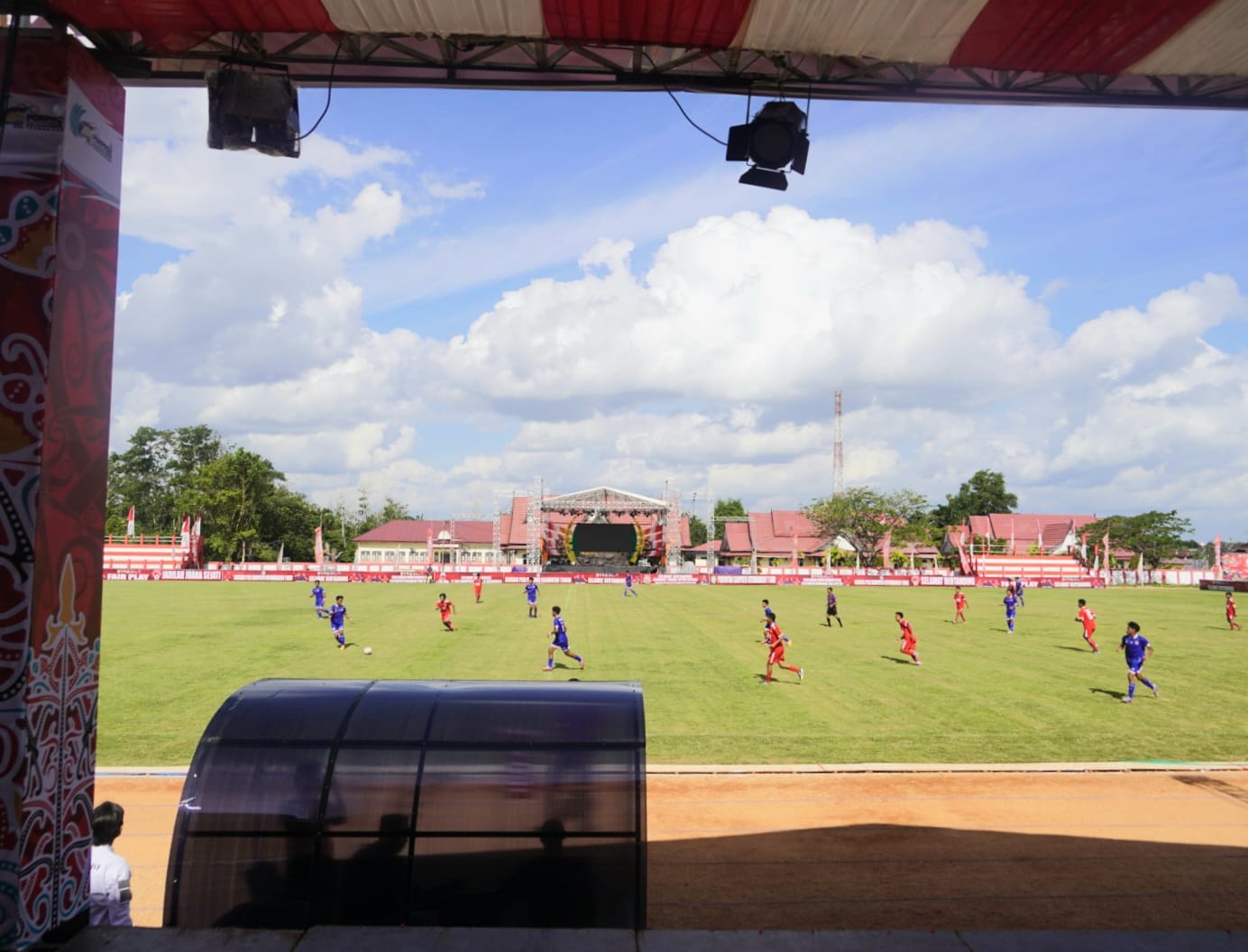 Saksikan Babak Penyisihan Pertandingan Sepak Bola, Gubernur Sugianto Sabran Tegaskan Atlet PON Harus Berasal dari Kalteng