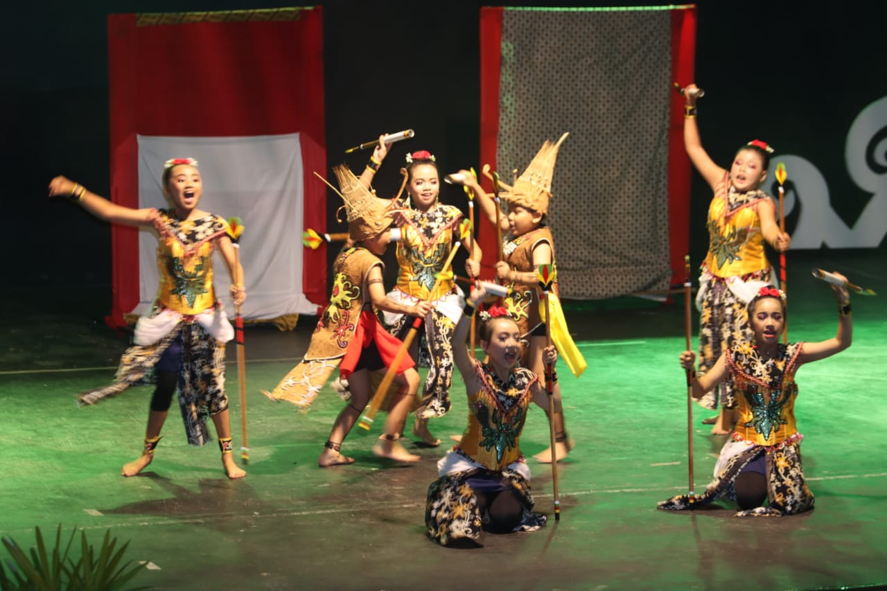 Asisten Ekbang Sri Widanarni Hadiri Festival Budaya Maneser Panatau Tatu Hiang Tahun 2023