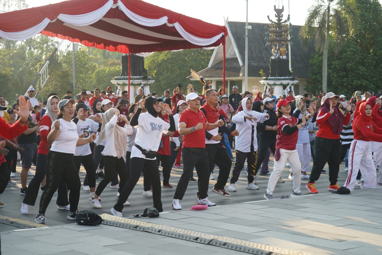 Pemprov Kalteng Bagikan 49.100 Bendera Merah Putih kepada Masyarakat