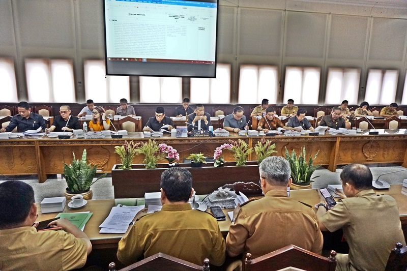 Atu Narang Pimpin Rapat Gabungan Komisi