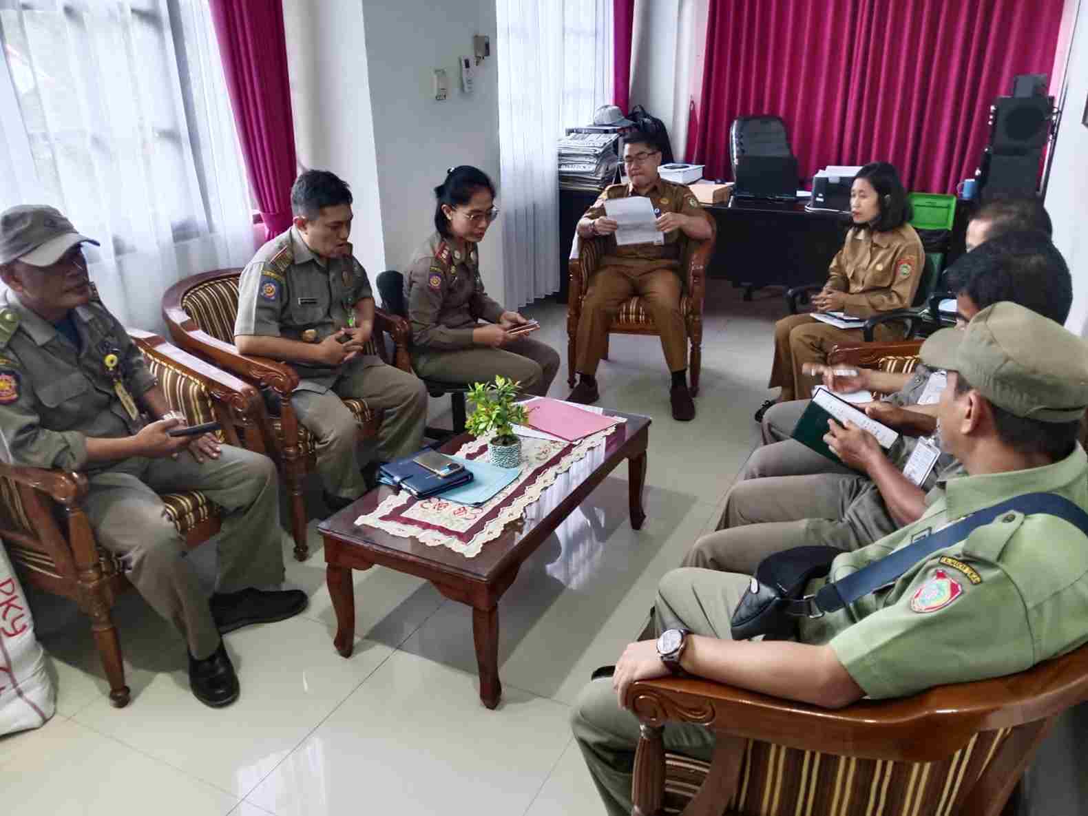Berada di Zona Berbahaya Limbah B3, Satpol PP dan DLH Relokasi Warung Warga