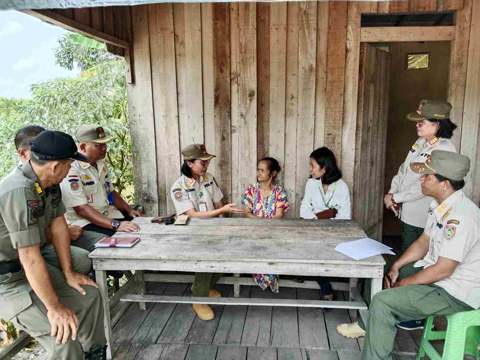 Berada di Zona Berbahaya Limbah B3, Satpol PP dan DLH Relokasi Warung Warga