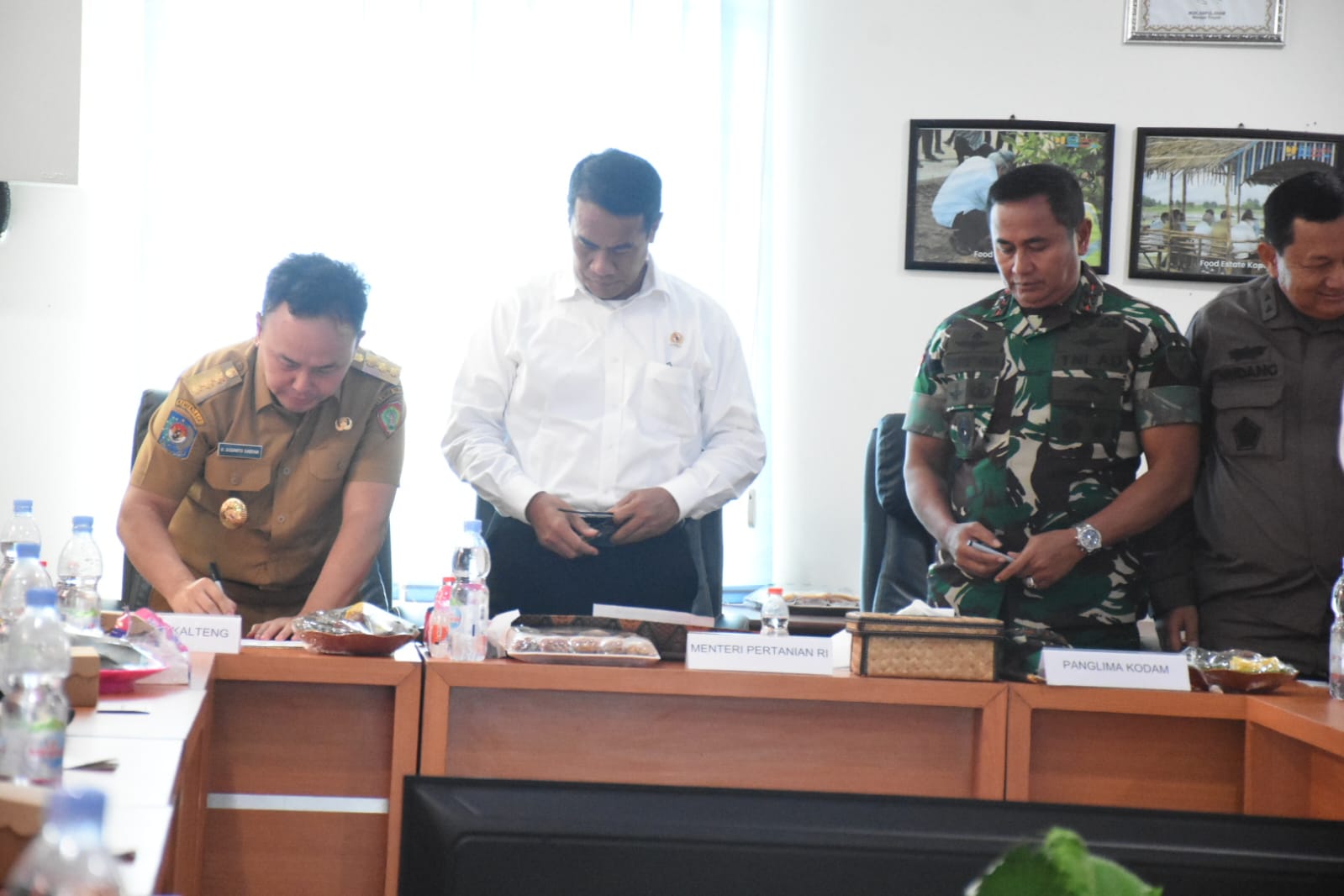 Sikapi Ancaman Darurat Pangan Dunia, Gubernur Kalteng dan Mentan Gelar Rakor Optimalisasi Lahan Food Estate