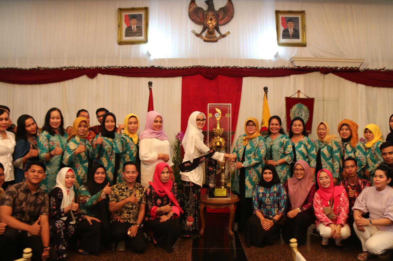 Kader PKK Kabupaten Barito Utara Raih Juara Umum