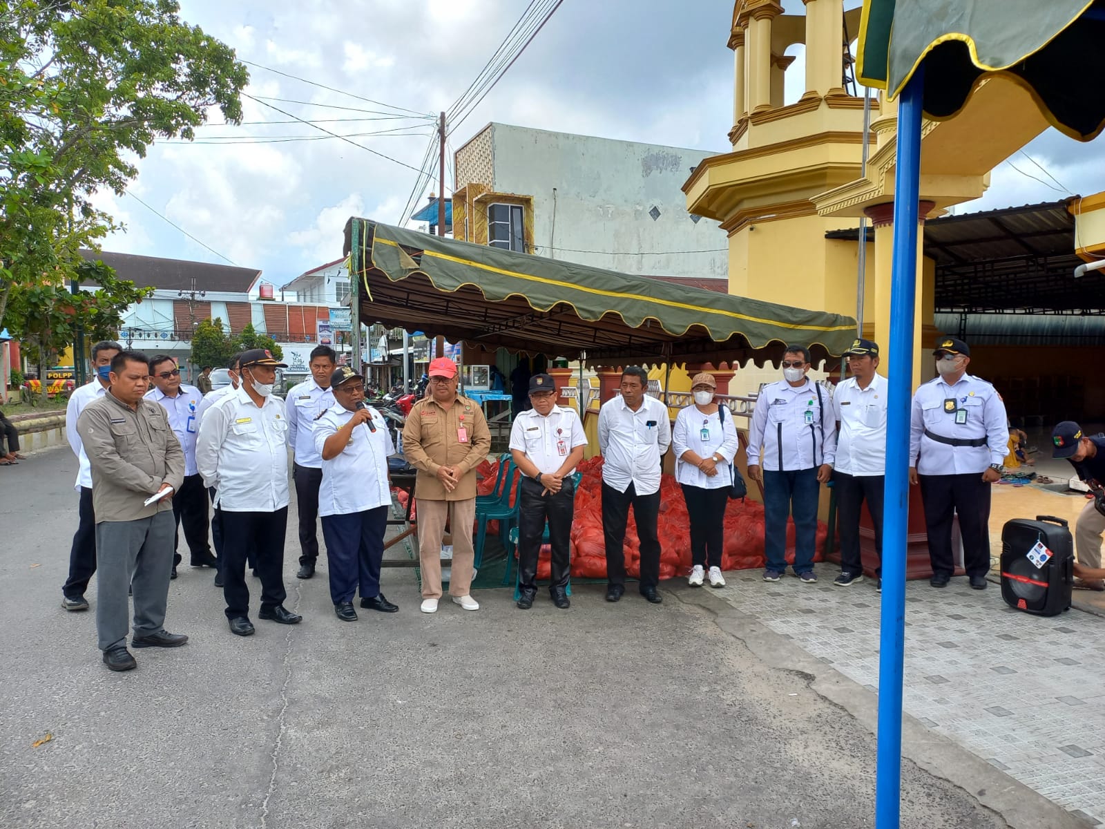 Asisten Ekbang Leonard S Ampung Tinjau Pasar Murah di Kelurahan Mendawai Kobar, Sampaikan Pesan Gubernur Sugianto Sabran