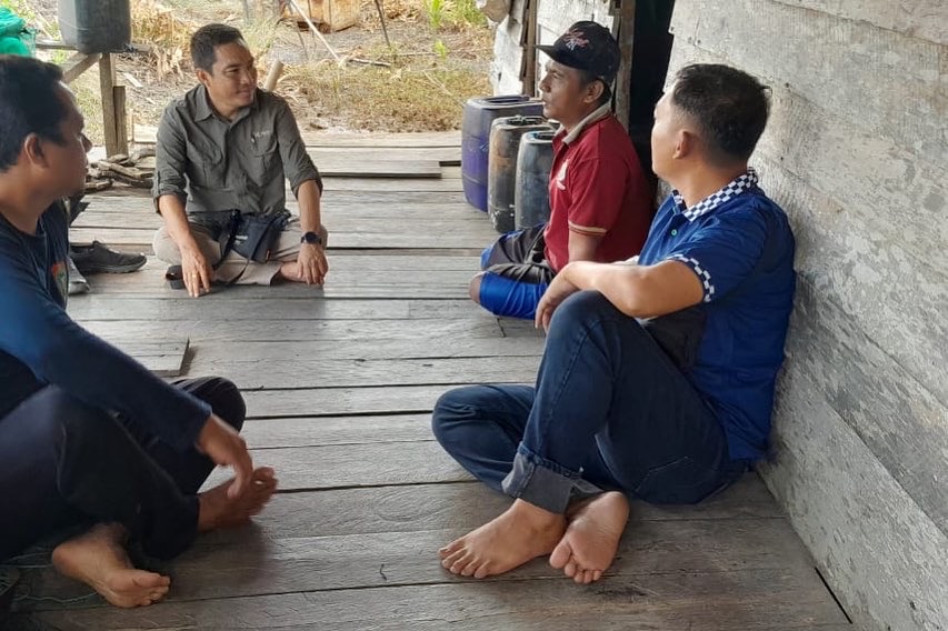 Pemprov. Kalteng Serahkan Bantuan Benih Udang Windu Kepada Pokdakan Tambak Sungai Ratik Kumai