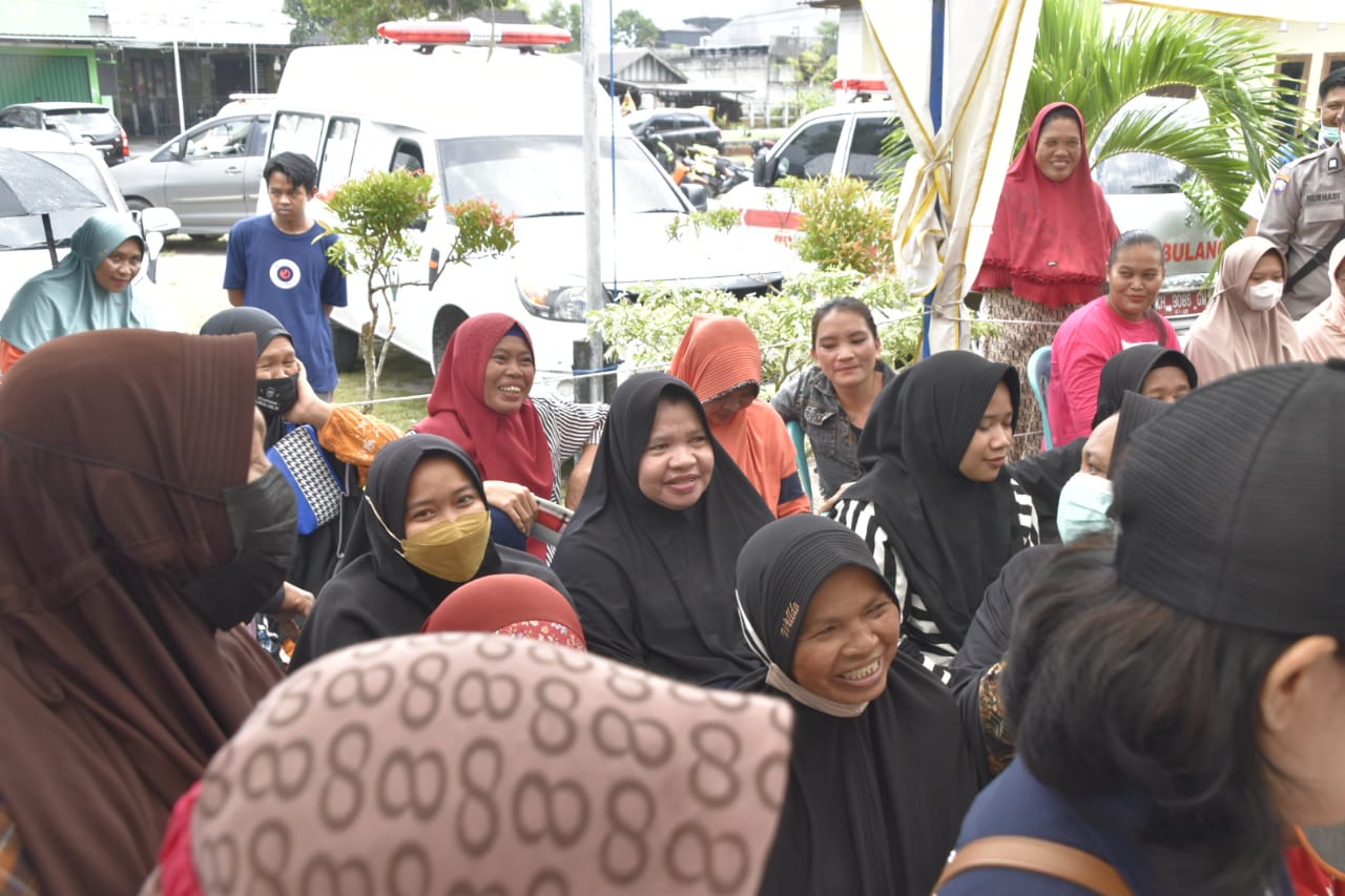 Tangani Inflasi di Kalteng, Gubernur Sugianto Sabran Tinjau Pasar Murah dan Pasar Penyeimbang di Kelurahan Kumai Hilir Kabupaten Kobar