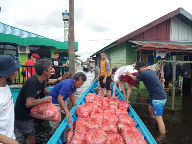 Hari Sumpah Pemuda, Seluruh Lapisan Masyarakat Kobar Bergerak Bersama Salurkan Bantuan bagi Korban Banjir