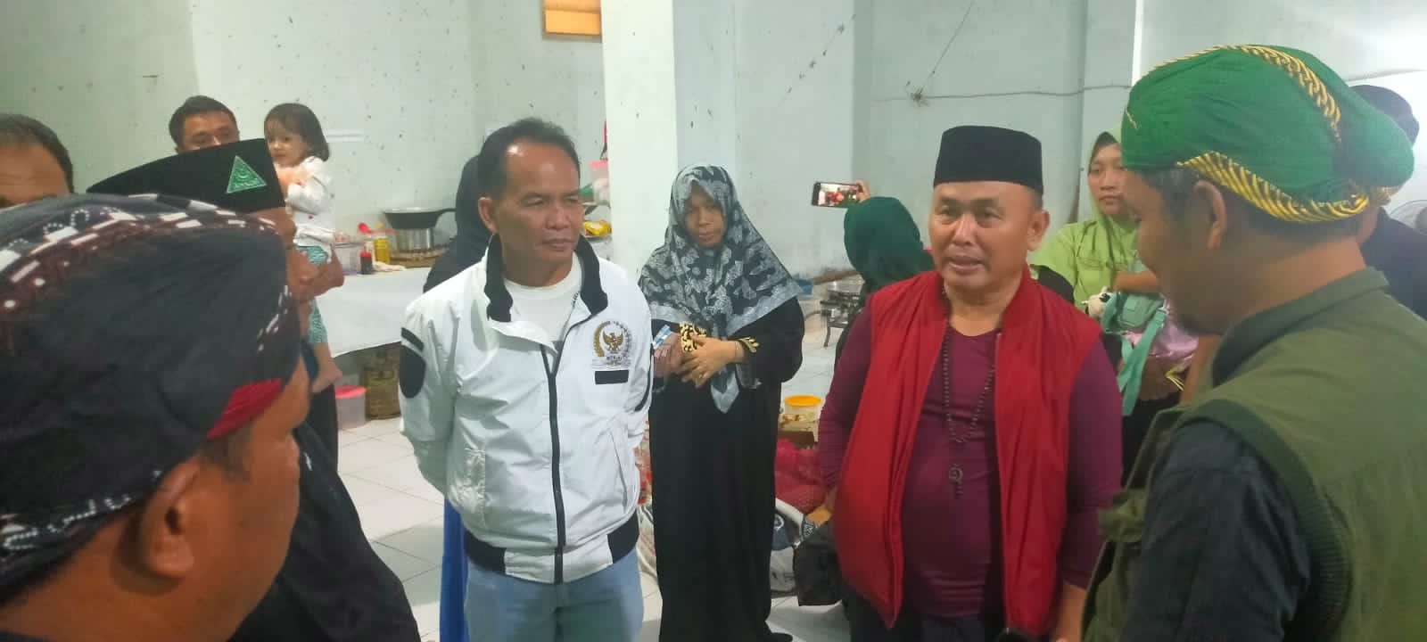 Blusukan Malam Ke Tenda Pengungsian, Gubernur Sugianto Sabran Cek Kebutuhan dan Kondisi Kesehatan Warga Terpenuhi dan Terlayani