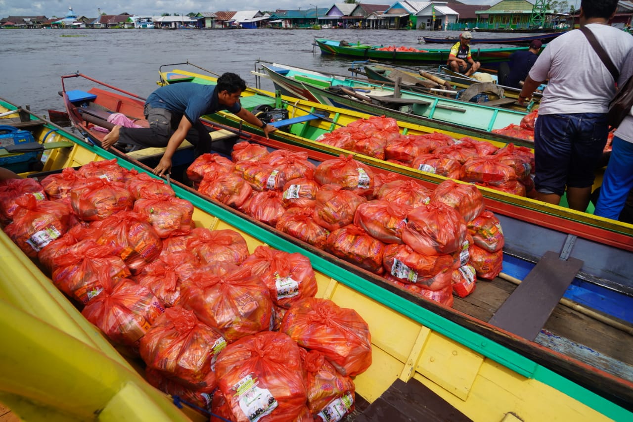 Gubernur Kalteng Sugianto Sabran : Bantuan Warga Terdampak Banjir, Antar Door to Door Sampai ke Titik Tersulit