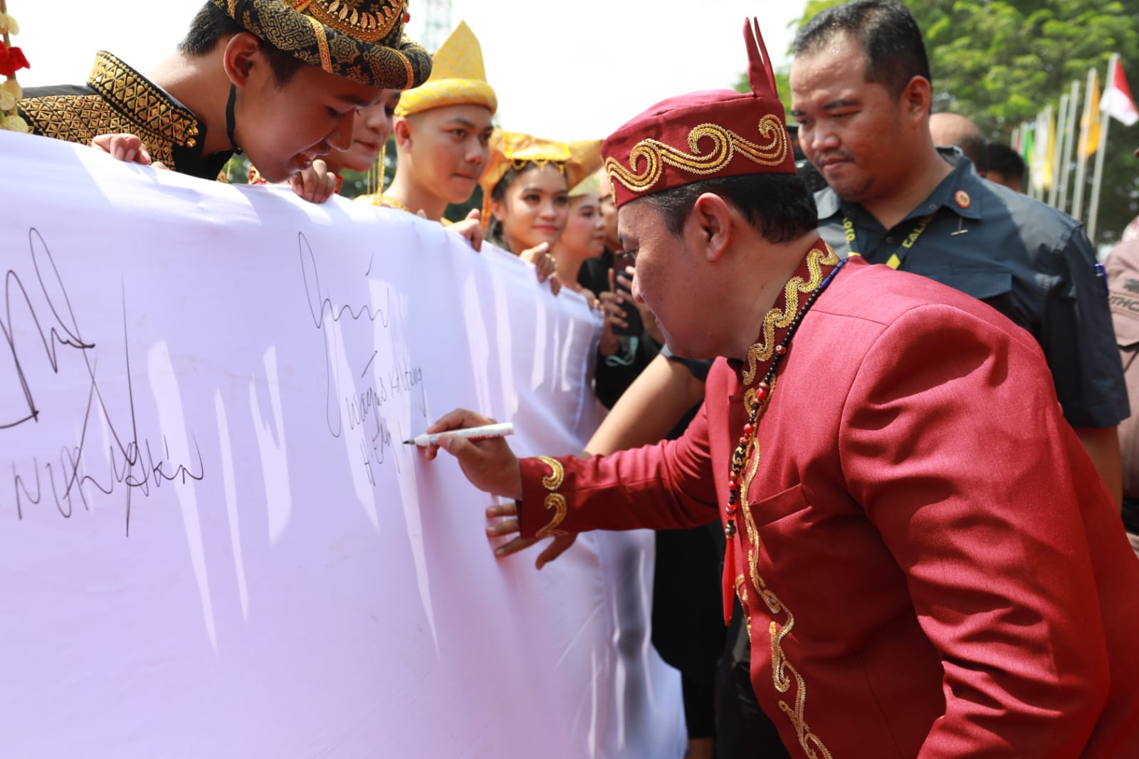 Wagub Kalteng Edy Pratowo Tandatangani IBAB, pada Peringatan HSP ke 95 Tahun 2023