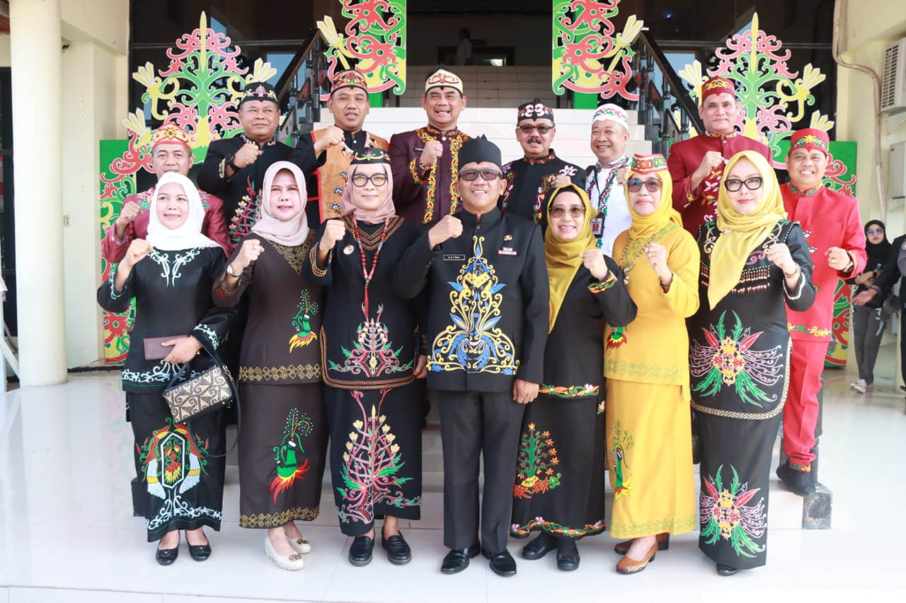 Plt Sekda Katma F Dirun Pimpin Upacara Pengibaran Bendera Peringatan Hari Sumpah Pemuda dan Ikrar Anak Bangsa
