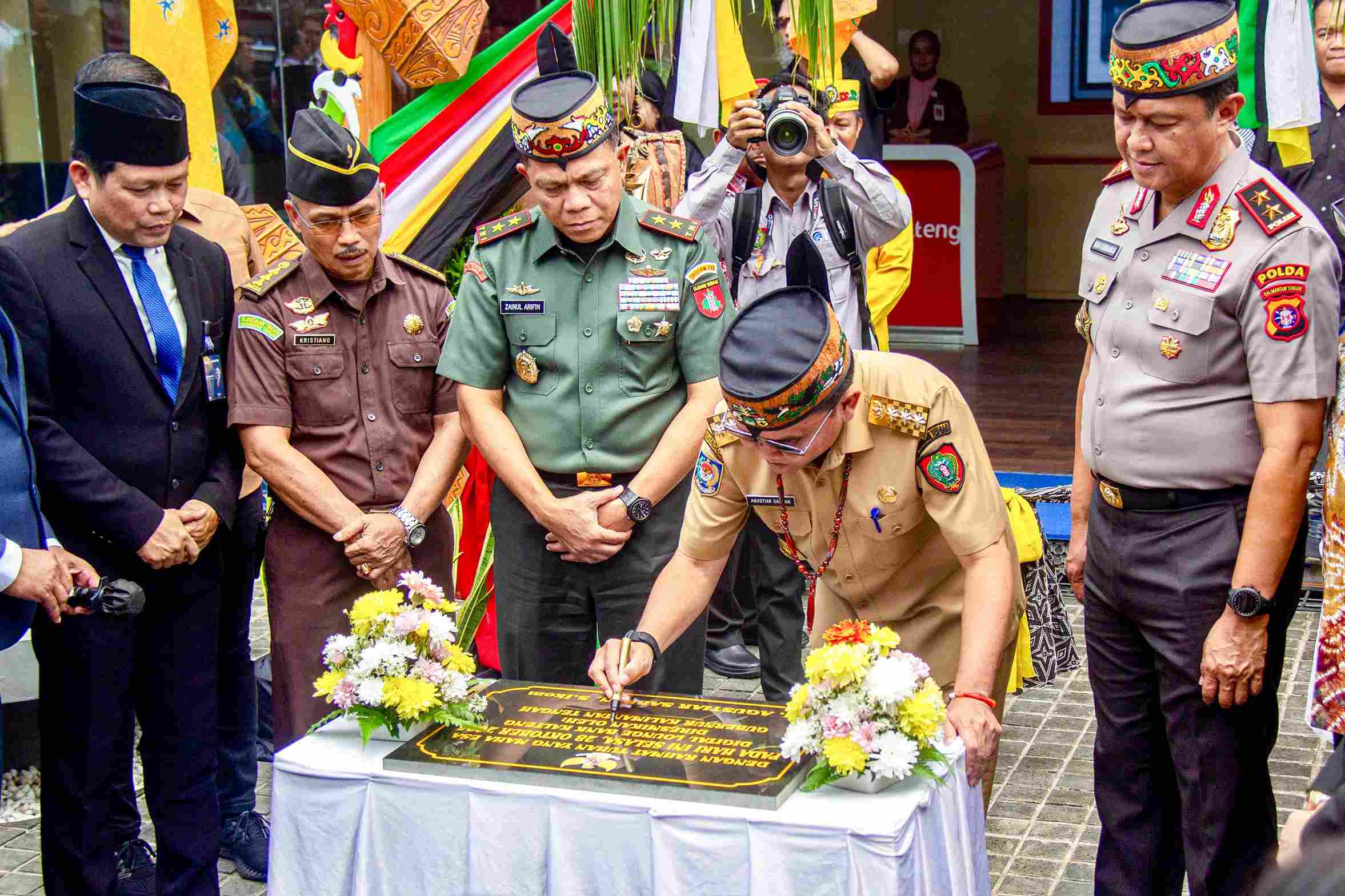 Gubernur Agustiar Sabran Resmikan Digital Lounge PT Bank Kalteng, Wujud Transformasi Layanan Perbankan Daerah