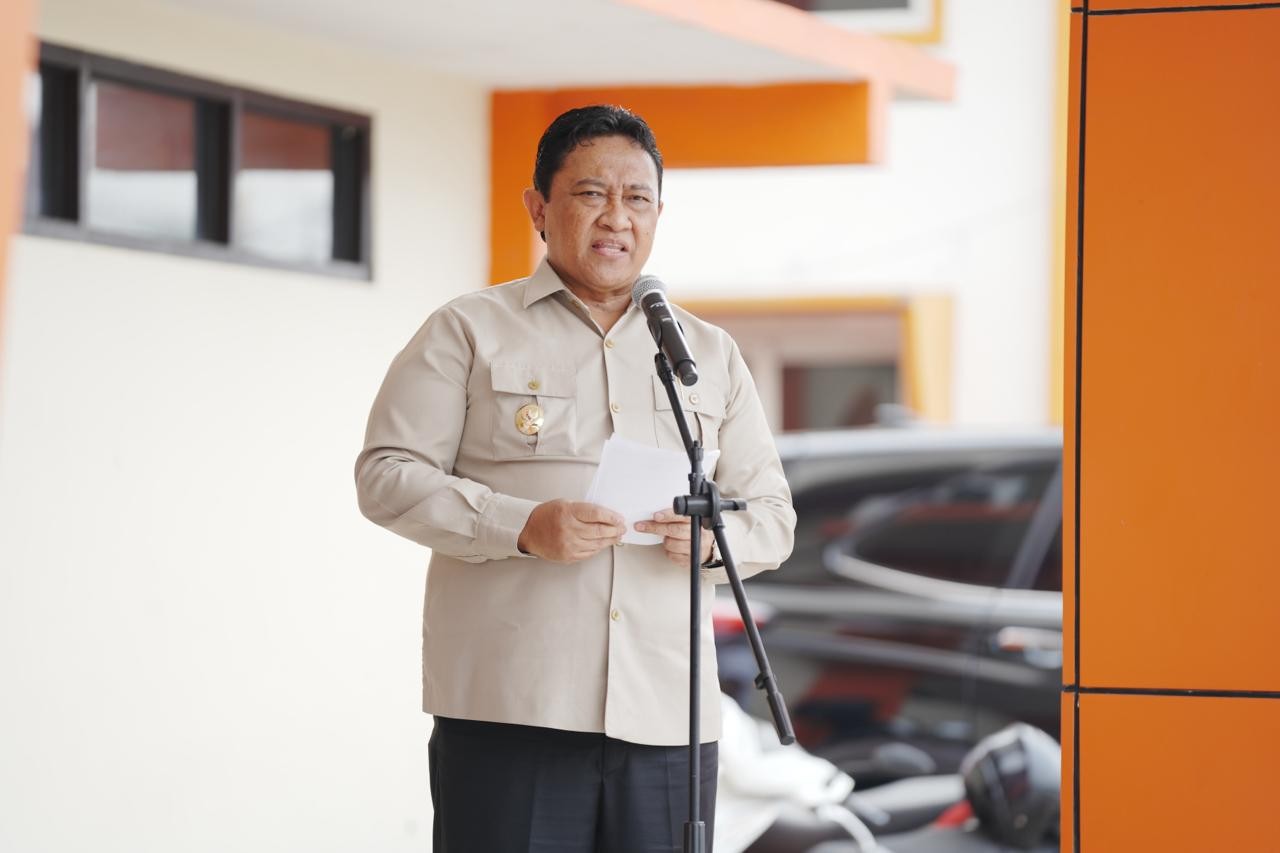 Pemprov Kalteng Serahkan Bantuan Sarpras Karhutla kepada 16 Tim Serbu Api Kelurahan di Kota Palangka Raya