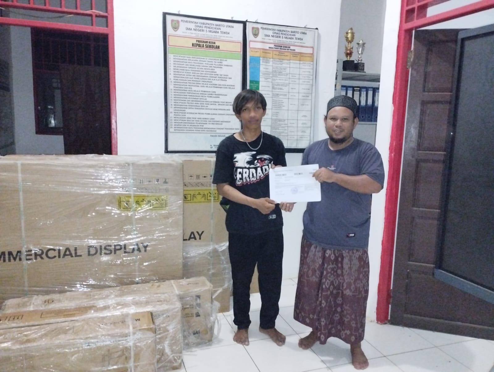 SMAN 5 Muara Teweh Terima Bantuan Papan Interaktif Digital Tahun 2026
