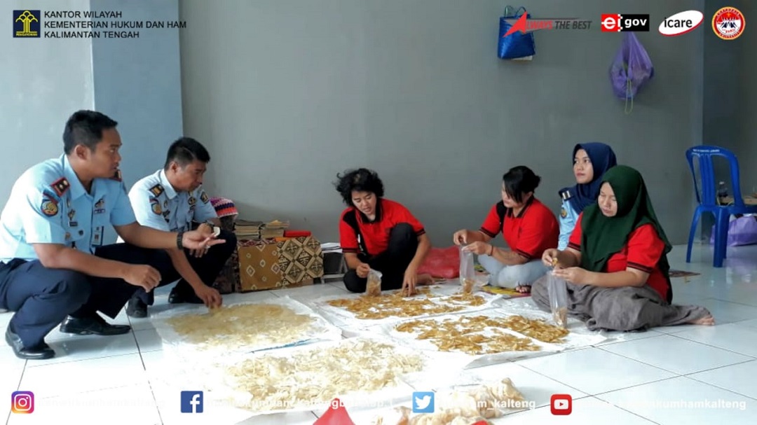 Narapidana Wanita Rumah Tahanan Kelas IIB Tamiang Layang Di Bekali Keterampilan