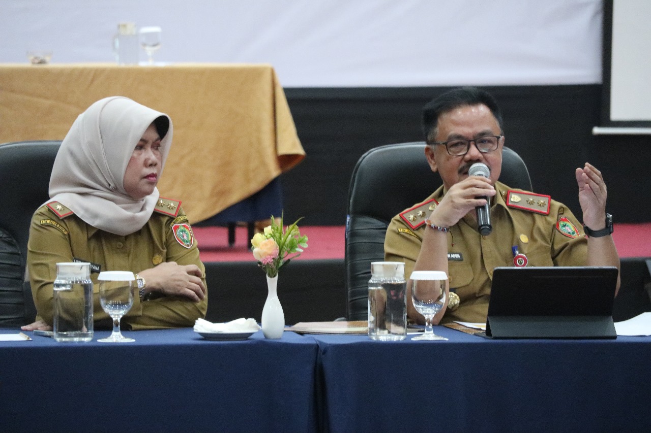 Plh. Asisten Pemerintahan Kesra Herson B. Aden Buka Rapat Evaluasi Pelaksanaan Peringatan Hari-hari Besar Provinsi Kalteng Tahun 2023