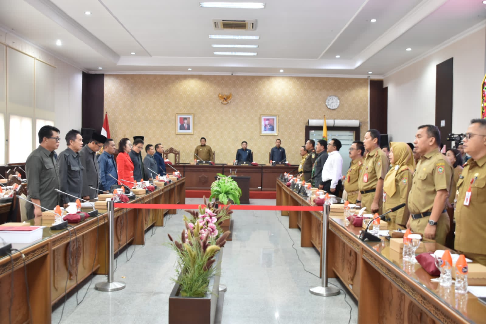Wagub Kalteng dan Ketua DPRD Tandatangani Berita Acara Persetujuan Bersama Terhadap Raperda  APBD TA 2024