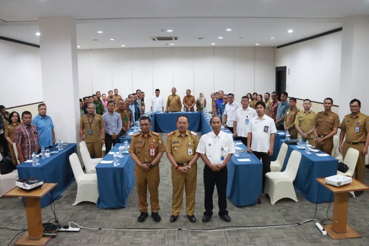 Sekda Nuryakin Buka Rapat Finalisasi Usulan Tarif Batas Atas dan Tarif Batas Bawah BUMD Air Minum Kabupaten/Kota se-Kalteng