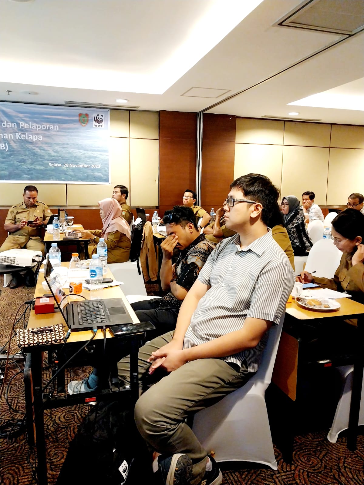 Asisten Ekbang Sri Widanarni Buka Bimtek Penyusunan dan Pelaporan Rencana Aksi Daerah Perkebunan Kelapa Sawit Berkelanjutan