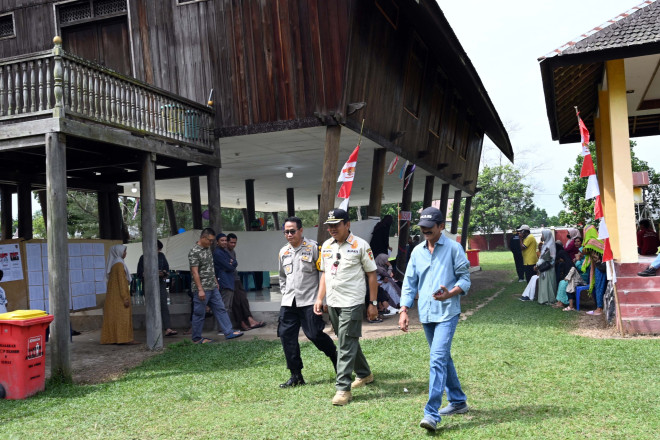 Pj. Bupati Budi Santosa Bersama Forkopimda Monitoring Pelaksanaan Pilkada Serentak di Kabupaten Kobar