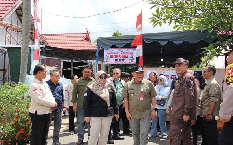 Pj. Bupati Barsel Bersama Forkopimda Tinjau Sejumlah TPS di Kecamatan Dusun Selatan