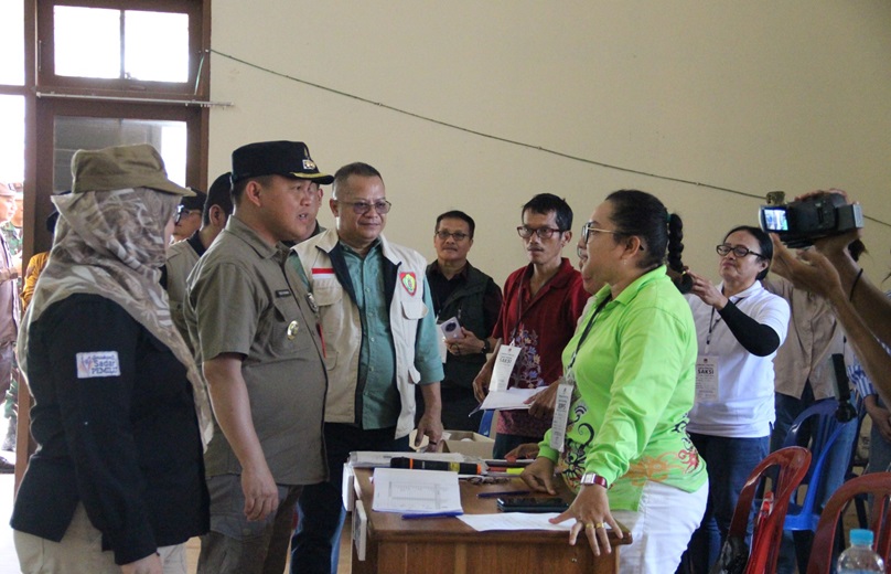 Pj. Bupati Barsel Bersama Forkopimda Tinjau Sejumlah TPS di Kecamatan Dusun Selatan