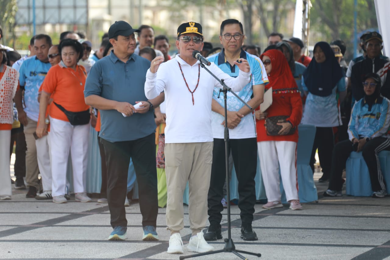 Gubernur Kalteng Buka Jalan Sehat dan Senam Bersama HUT Ke-54 KORPRI, Tekankan ASN Bugar dan Profesional