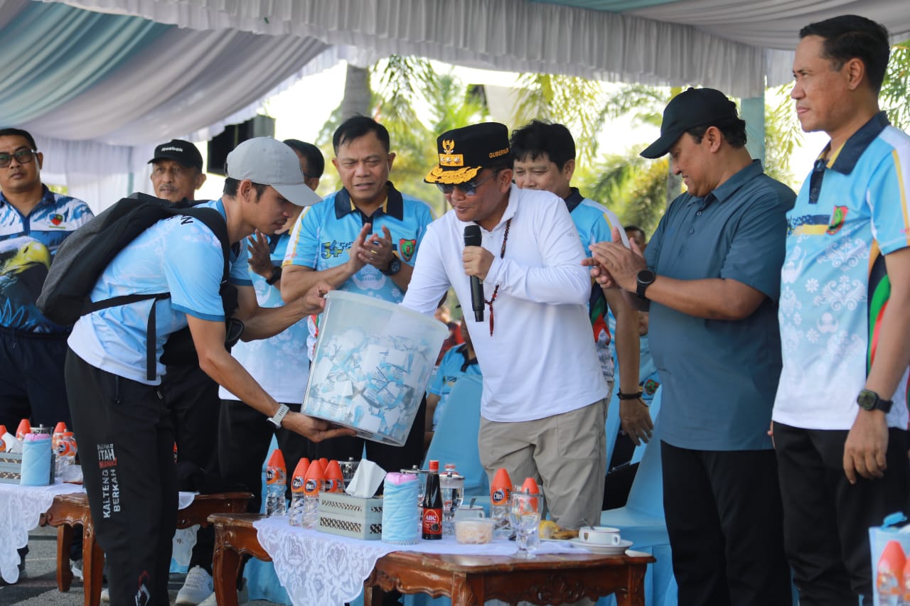 Gubernur Kalteng Buka Jalan Sehat dan Senam Bersama HUT Ke-54 KORPRI, Tekankan ASN Bugar dan Profesional