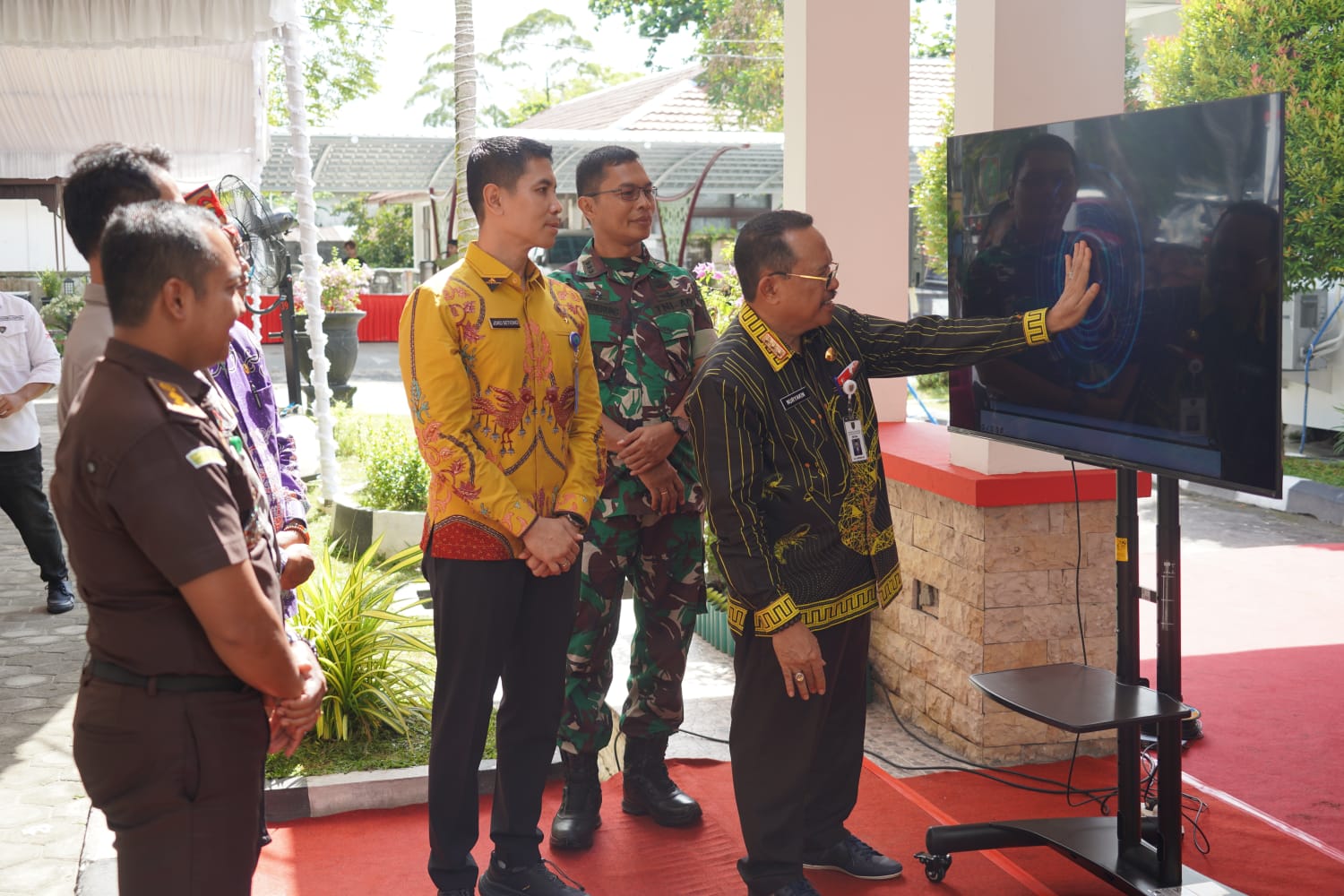 Sekda H. Nuryakin Launching Aplikasi Badan Kesbangpol Prov. Kalteng serta Kukuhkan Komunitas ASN Anti Narkotika Prov. Kalteng