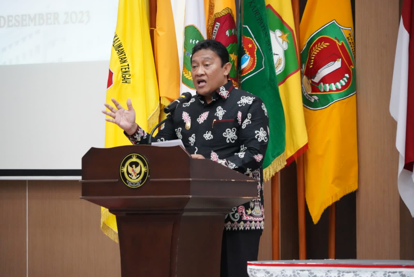 Wagub Edy Pratowo Terima LHP Kinerja dan DTT Semester II Tahun 2023 dari BPK