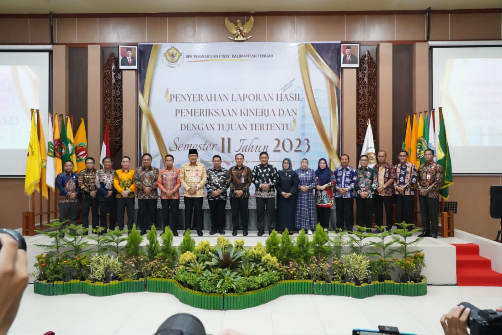 Wagub Edy Pratowo Terima LHP Kinerja dan DTT Semester II Tahun 2023 dari BPK