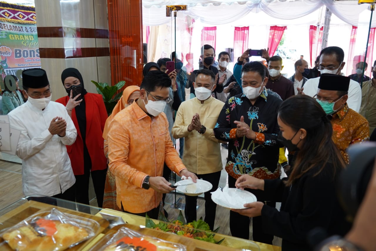 Wagub Kalteng Resmikan Toko Roti Go BonSip di Palangka Raya