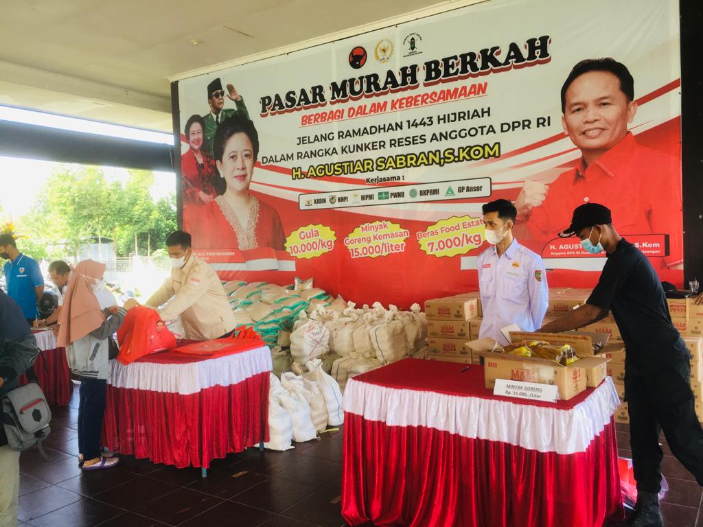 Prihatin Minyak Goreng Mahal, Anggota DPR RI Dapil Kalteng Agustiar Gelar Pasar Murah Berkah