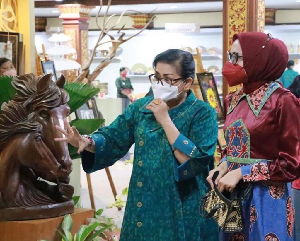 Kembangkan Potensi Industri  Kerajinan, Dekranasda Kalteng Jalin Kerja Sama Dengan Dekranasda  Provinsi Bali