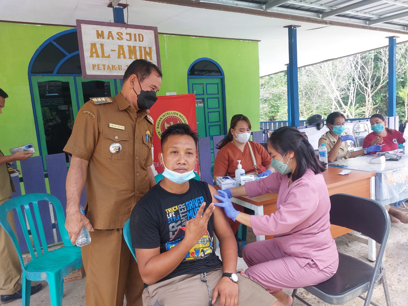 Camat Kurun Pantau Langsung Pelaksanaan Vaksinasi Desa Petak Bahandang   