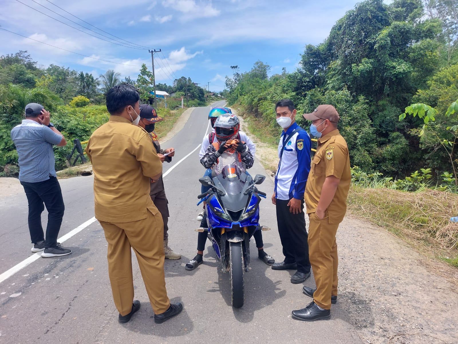 Camat Kurun Pantau Langsung Pelaksanaan Vaksinasi Desa Petak Bahandang   