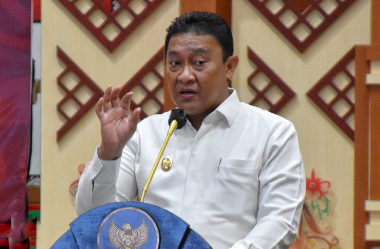 Wagub Edy Pratowo Buka Secara Resmi Bimtek Pimpinan dan Anggota DPRD Fraksi Partai Golkar se-Kalteng