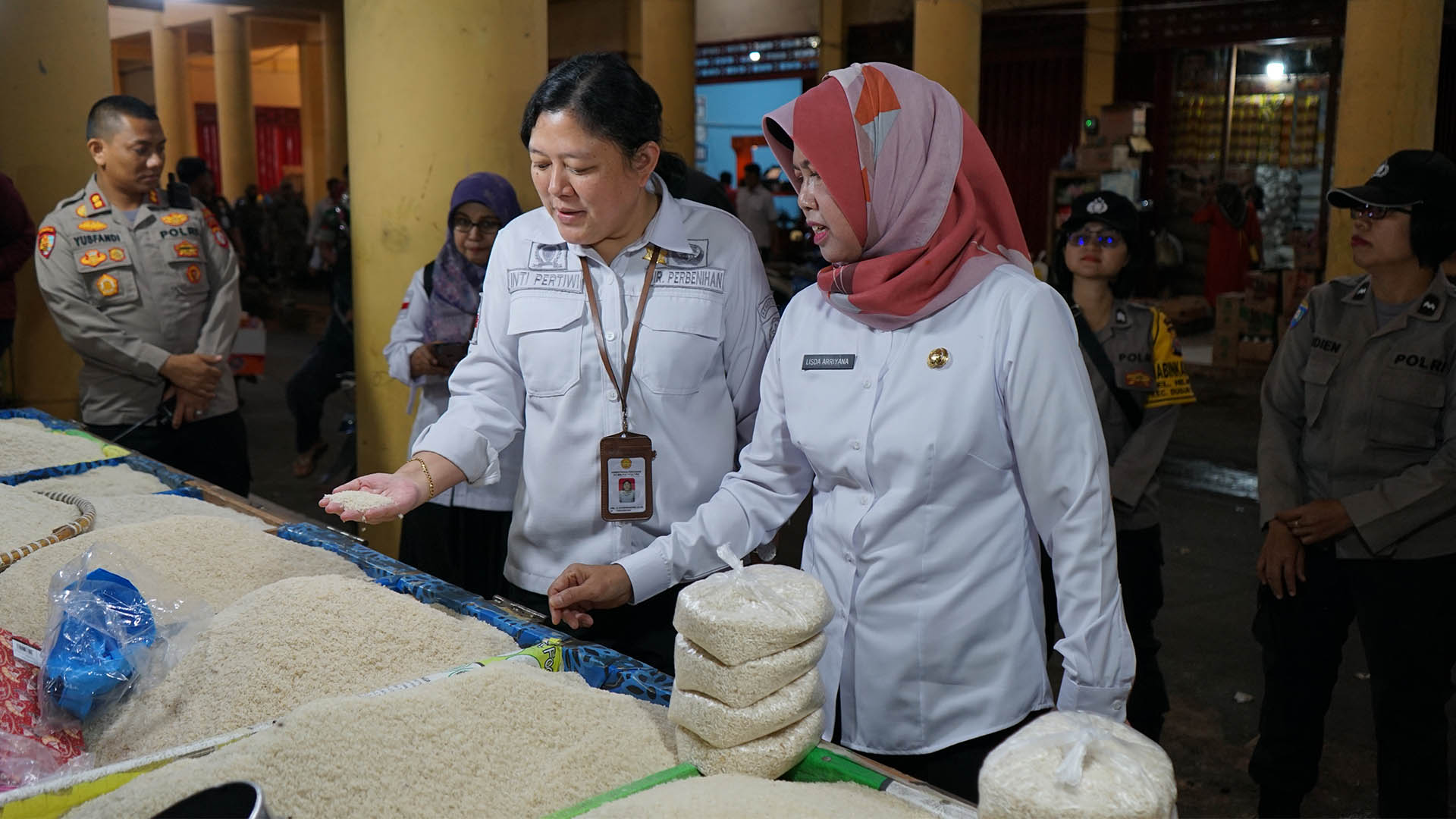Pastikan Ketersediaan Stok Pangan, Pj. Bupati Tinjau Pasar Plaza Beringin