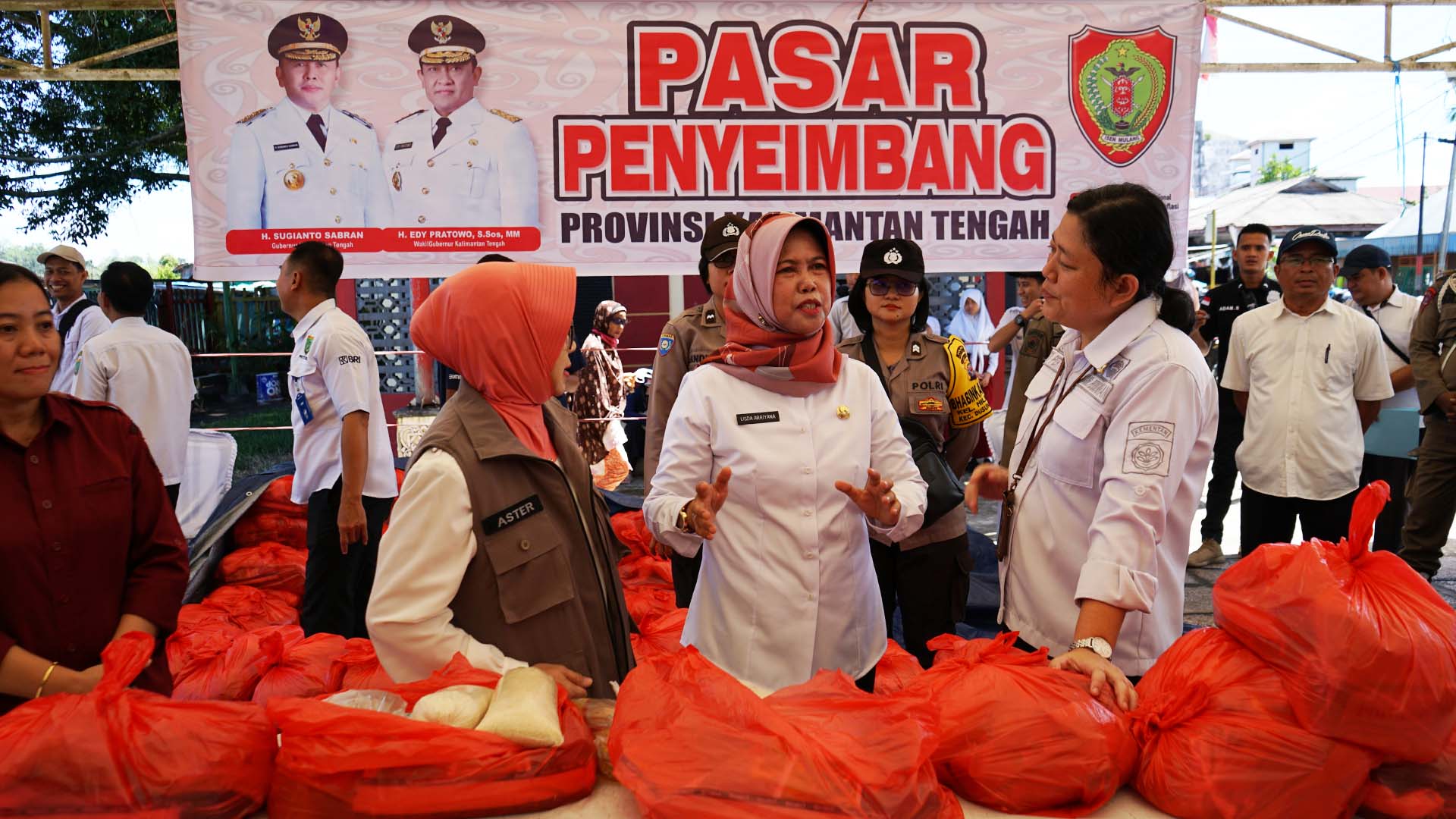 Pastikan Ketersediaan Stok Pangan, Pj. Bupati Tinjau Pasar Plaza Beringin