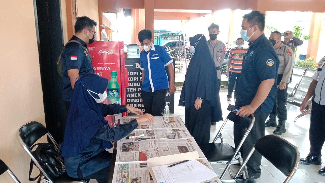 BNN Laksanakan Tes Urin Narkoba bagi Awak Bus di Terminal Tipe B Natai Suka Pangkalan Bun